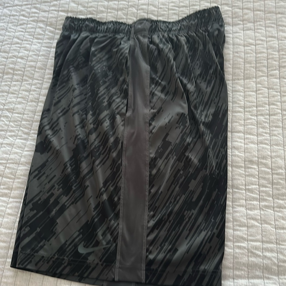 Nike Men’s shorts in a black and grey print size Large no drawstring 10in inseam